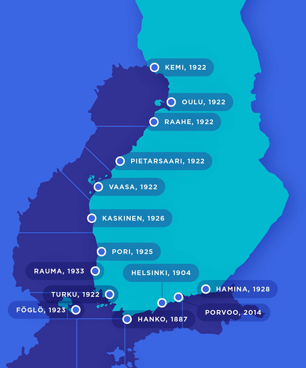 Kartta mareografien sijainneista. Mareografit ovat: Kemi, Oulu, Raahe, Pietarsaari, Vaasa, Kaskinen, Pori, Rauma, Turku, Föglö, Hanko, Helsinki, Porvoo ja Hamina.