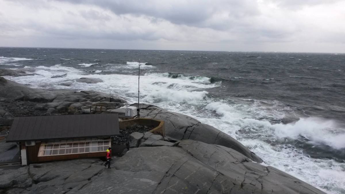 Utön merentutkimusasema myrskyssä.