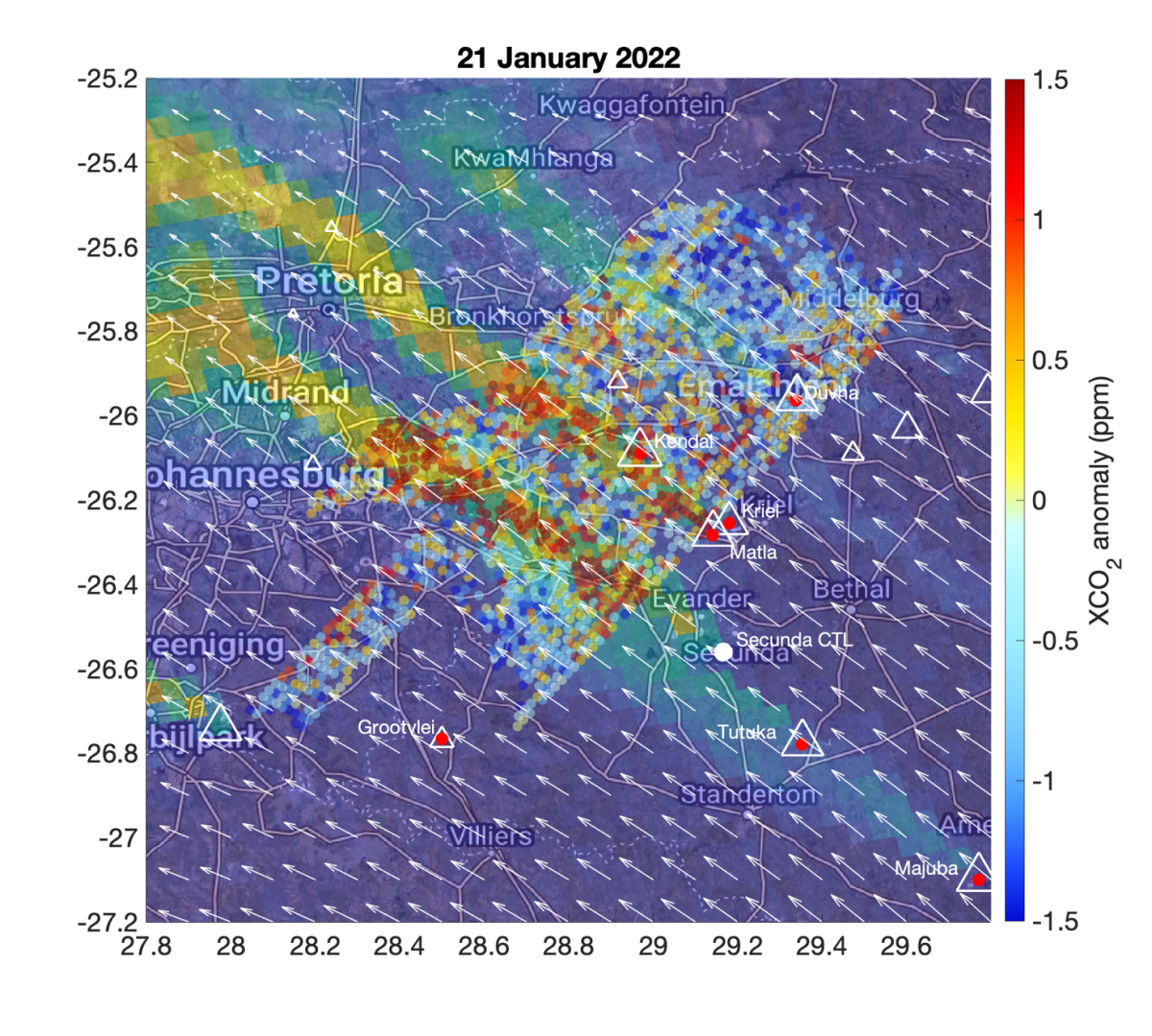 Karttakuva. Kuvassa kivihiililaitosten sijainnit ja satelliittimittalaitteiden havainnot. Kuva näyttää, kuinka eri lähteistä peräisin olevat typpioksidipäästöt ja hiilidioksidipäästöt sekoittuvat.