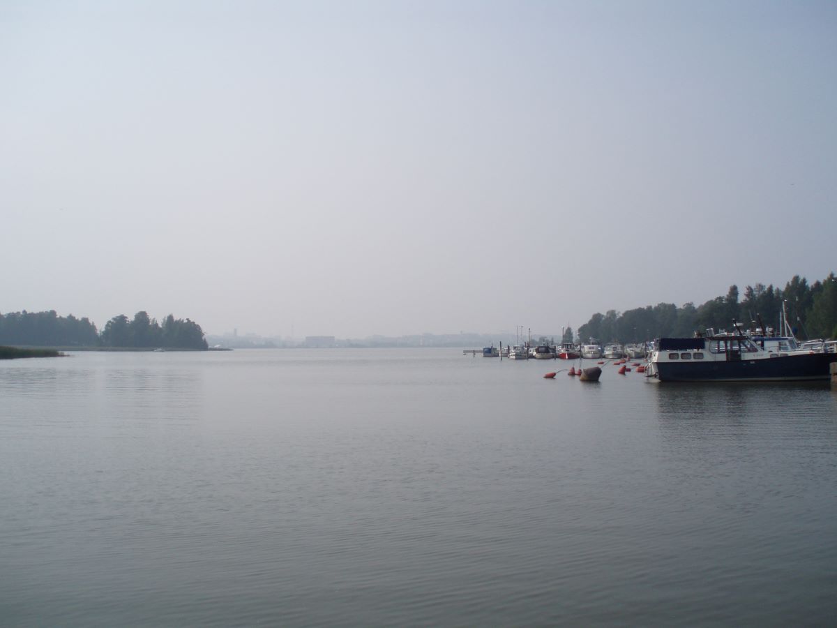 Veneranta, ilma on sameaa ja vastaranta ei oikein näy.