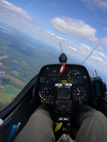 Purjelentokoneesta sisältä otettu kuva.