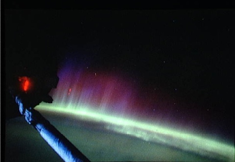 Revontulia avaruudesta.