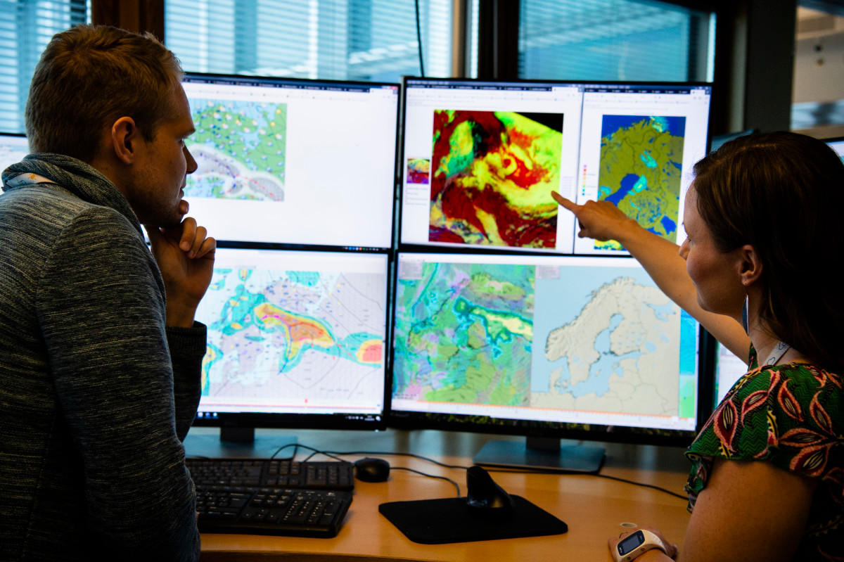 Meteorologit ennustavat säätä