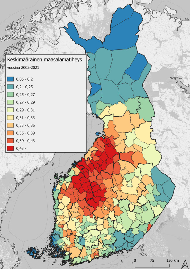 Suomen kartta, jossa esitetty eri väreillä salamatiheyttä Suomessa.