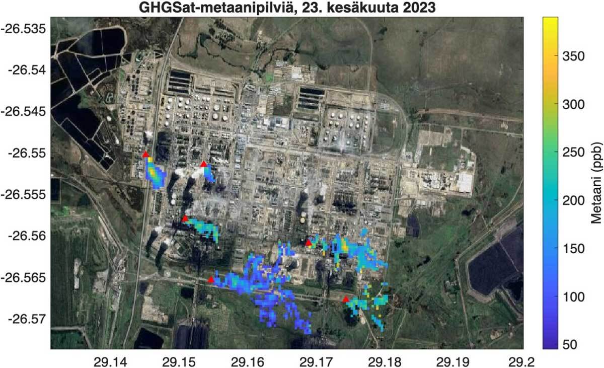 Secundan laitosalueen yläpuolella näkyy useita metaanipäästöpilviä.
