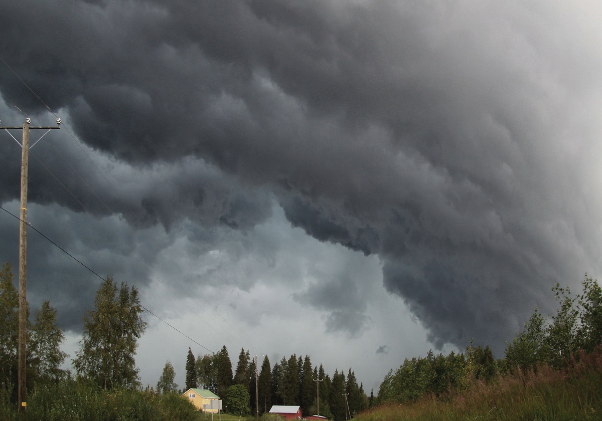Veerarajuilmaan liittyviä pilviä.