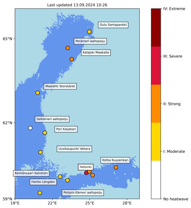Karttakuva, joka näyttää Suomen rannikon havaintoasemien merellisten lämpöaaltojen luokittelun. Syyskuun alun lämpöaalto on luokiteltu Suomenlahdella ja Perämerellä voimakkaaksi, Selkämerellä kohtalaiseksi.