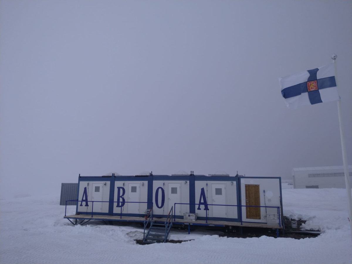 Aboa peittyi mataliin jäätäviin pilviiin ja näkyvyys oli ajoittain vain muutama kymmenen metriä. 