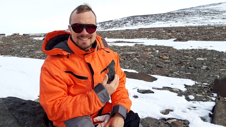 Tutkija Jussi Heinosen jälleennäkeminen ferropikriitin kanssa 16 vuoden jälkeen.