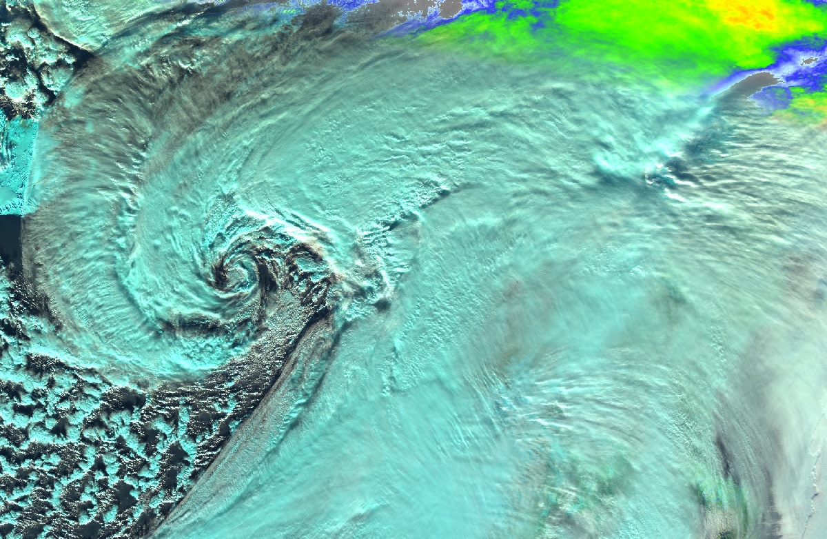 Pilvipyörre, josta paksut pilvet leviävät laajalle.