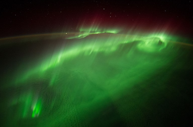 Vihreitä revontulia.